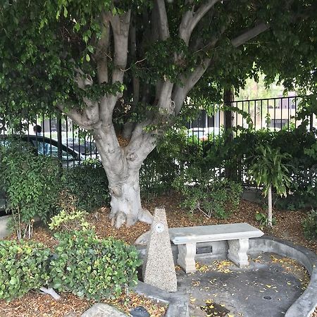 Akua Motor Hotel Anaheim Eksteriør billede